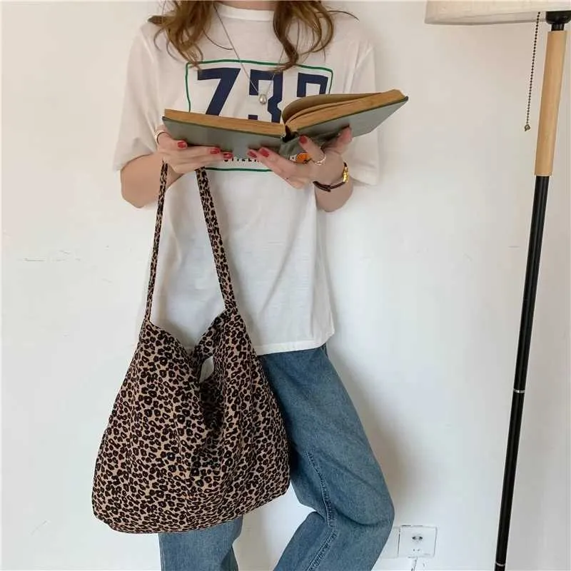 Japanische und koreanische Ins moderne kleine Messenger-Tasche aus Canvas mit Leopardenmuster für weibliche Studentinnen Y241026_voghion.com