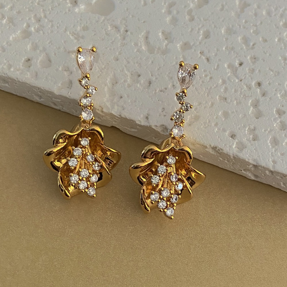 Fashionable and high-end copper plated real gold trumpet flower earrin, niche light luxury zircon silver needle_voghion.com