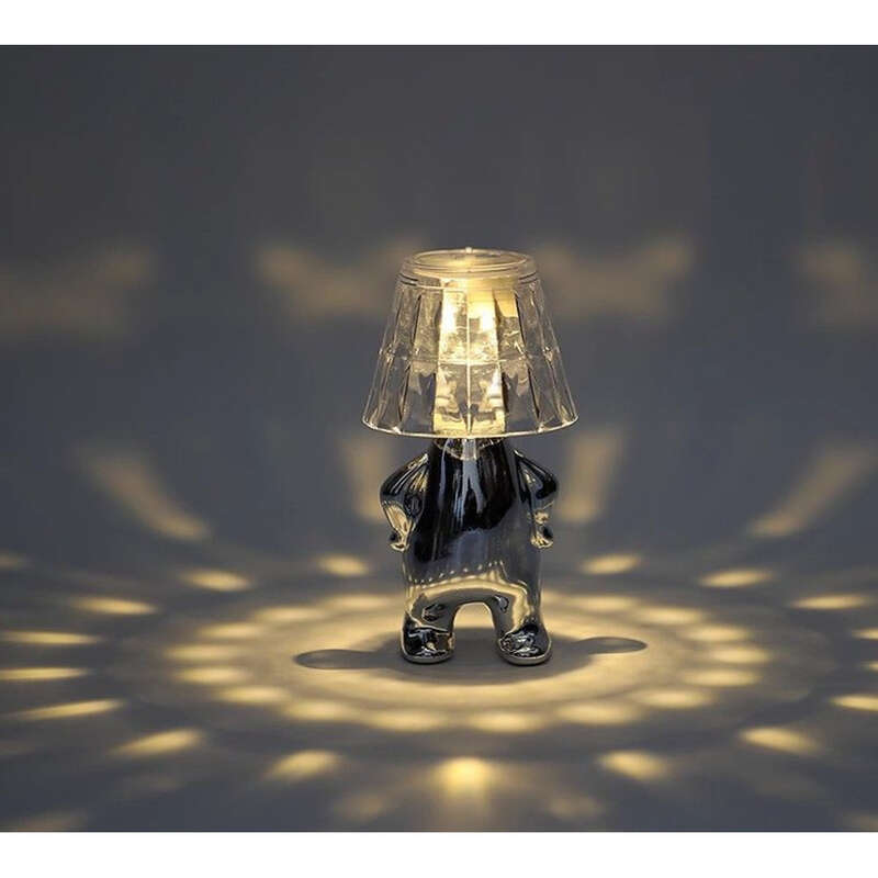 Entediado Tarde Da Noite, Deixe As Pequenas Pessoas Ficarem Em Seus Quadris Para Protegê-lo. Luzes Criativas De Atmosfera Noturna, Desktop_voghion.com