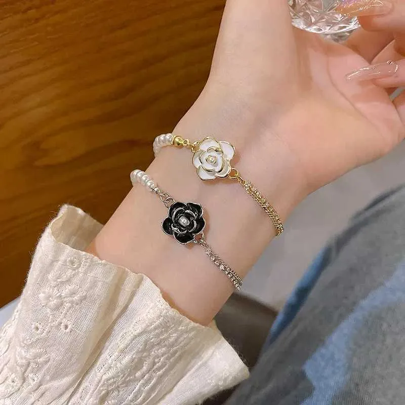 Pulsera de moda con perla camelia y circonita para mujer_voghion.com