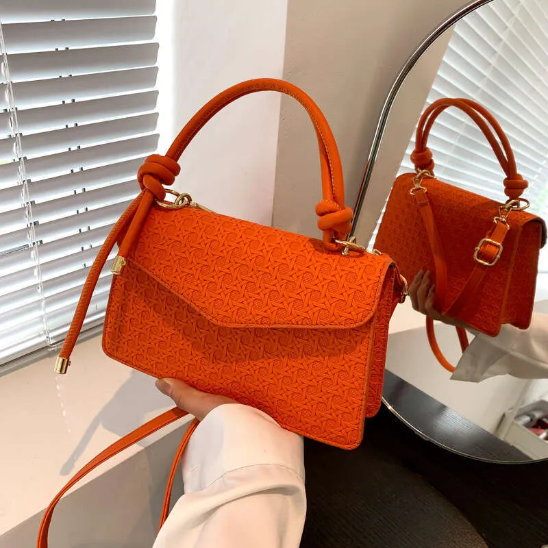 Crossbody Shoulder Handbag With Diamond Lattice Quilted Pattern_voghion.com