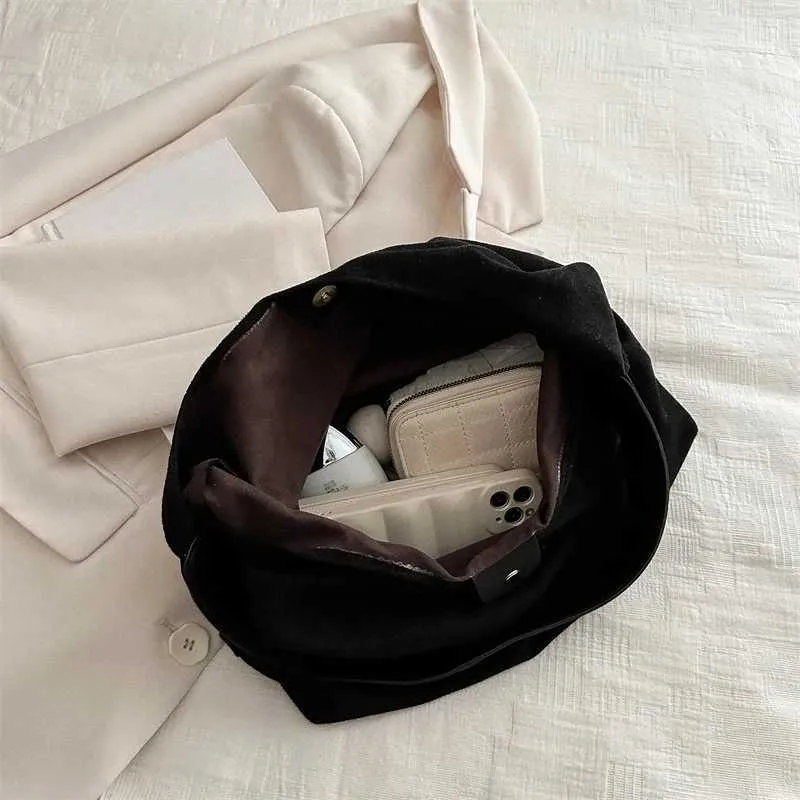 Retro womens large capacity suede shoulder bag solid color simple design casual shopping handbag Y241123_voghion.com