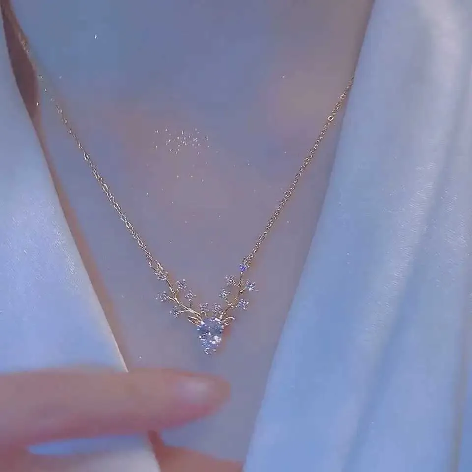 Elk Pendant Necklace - Exquisite High-end Gold Temperament Jewel_voghion.com