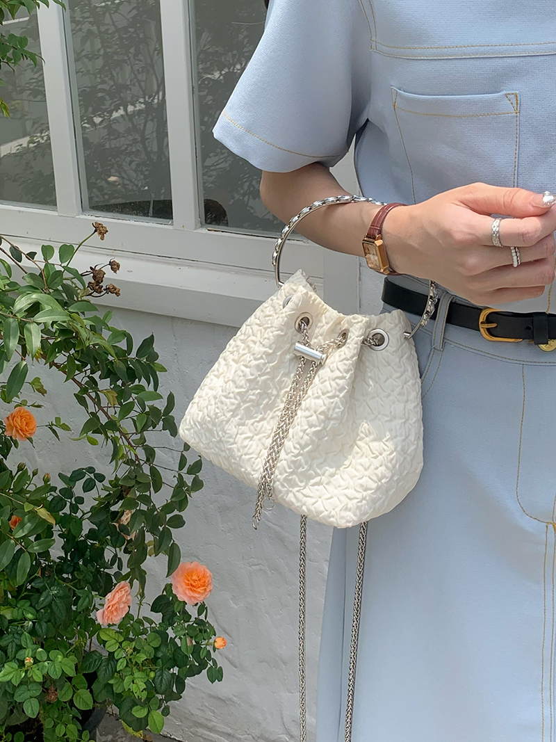 Koreanische Version der Schulter-Umhängetasche Kette, süße und modische 2024 neue Eimer Tasche, ins, Nische tragbare Trend_voghion.com