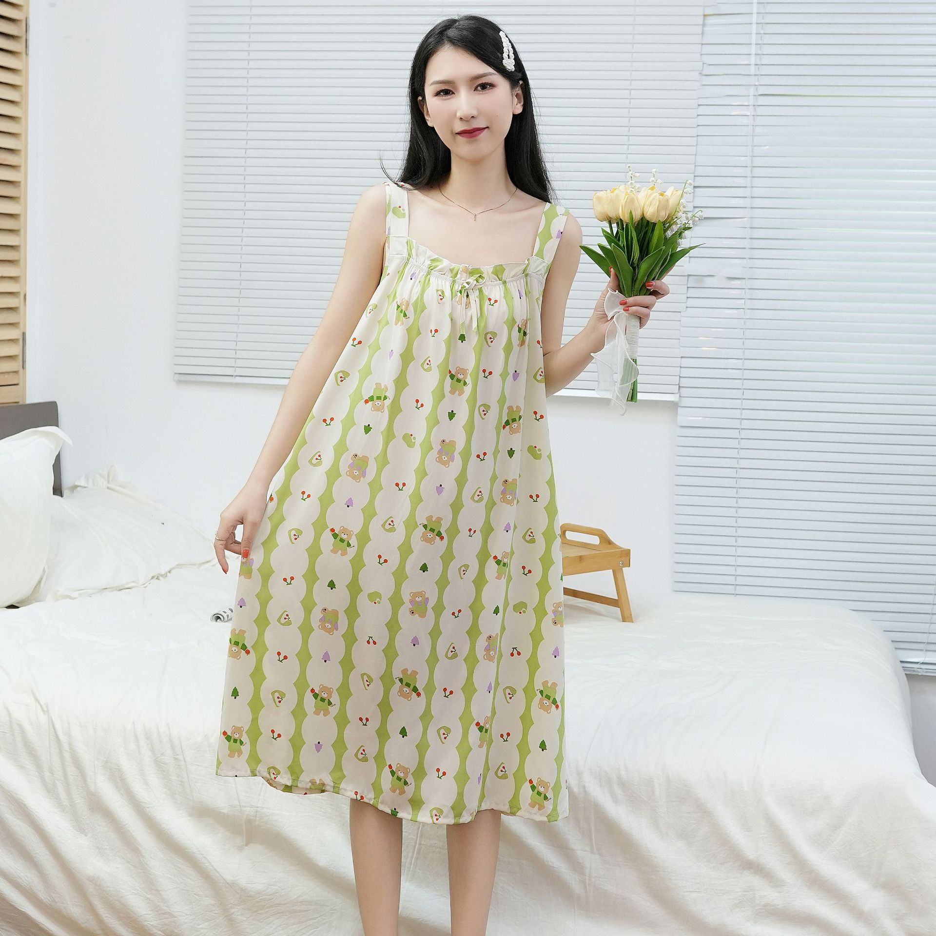 Indumenti da notte da donna Ciondolo piccolo pigiama floreale per ragazze fresche, adorabile abbigliamento per la casa in seta_voghion.com