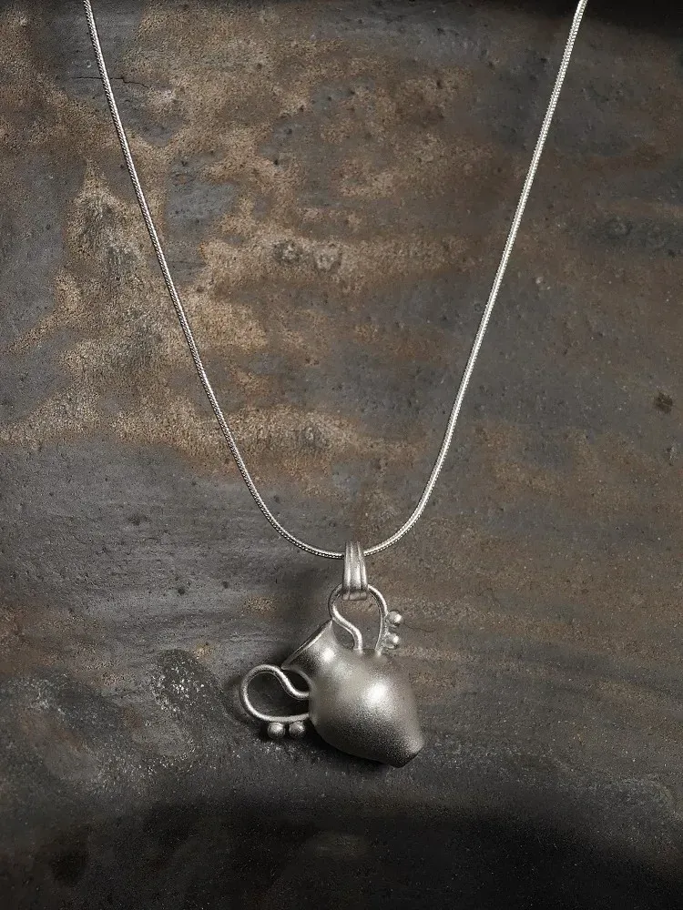 Collana con ciondolo a vaso stile etnico argento satinato donna_voghion.com