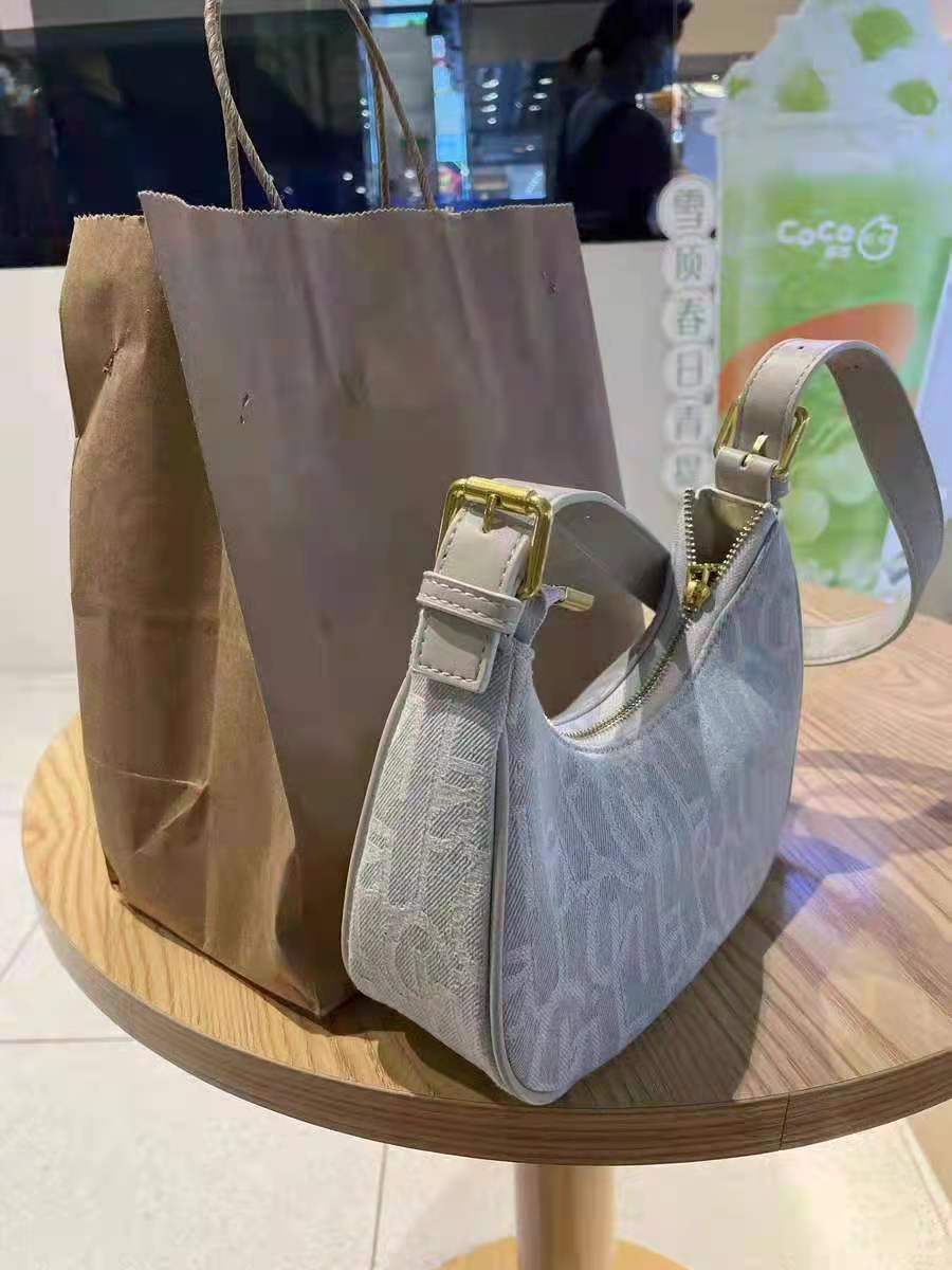 Minimalistesch Äermel 2024 Nei Textur, Frae Summermoud a Moud, Eenzel Schëllertasch, Stécktasch_voghion.com