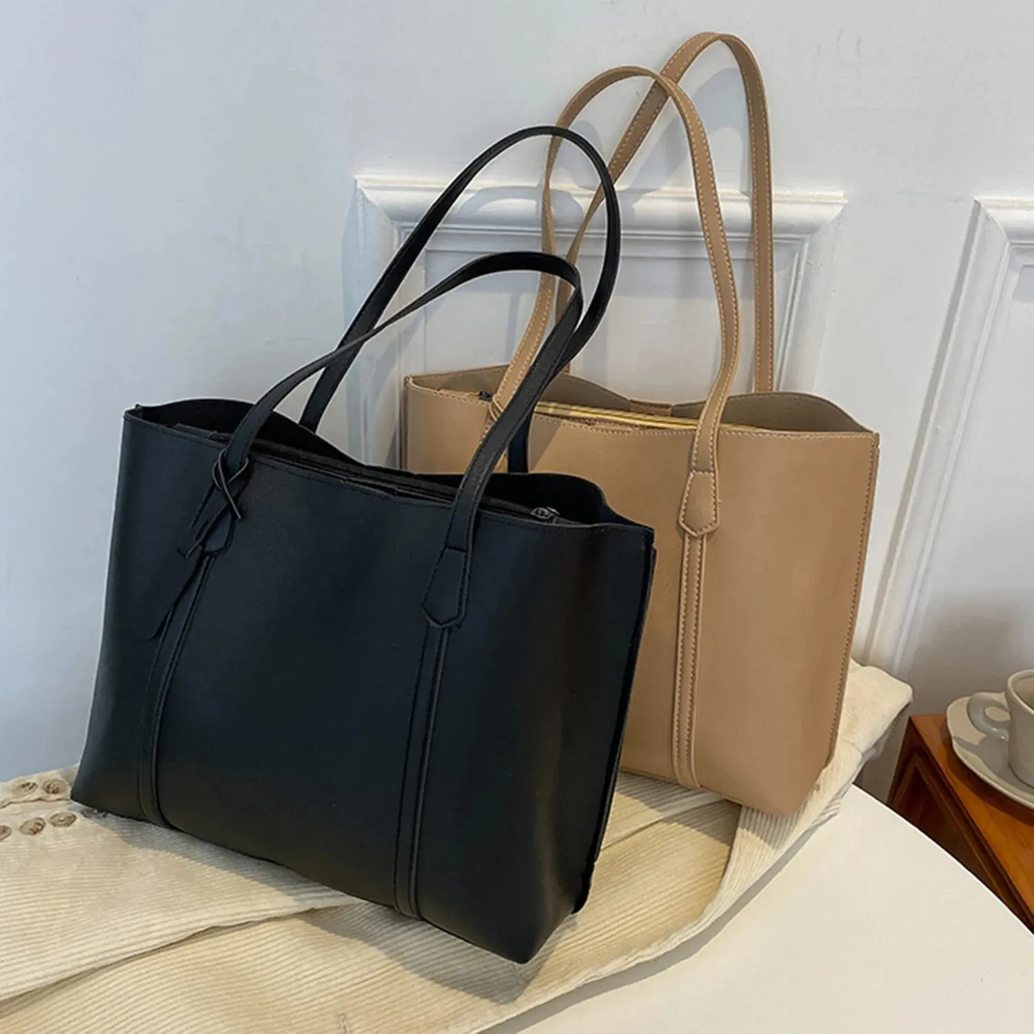 1PC borsa a tracolla casual versatile in morbida pelle nera minimalista di grande capacità 240822_voghion.com