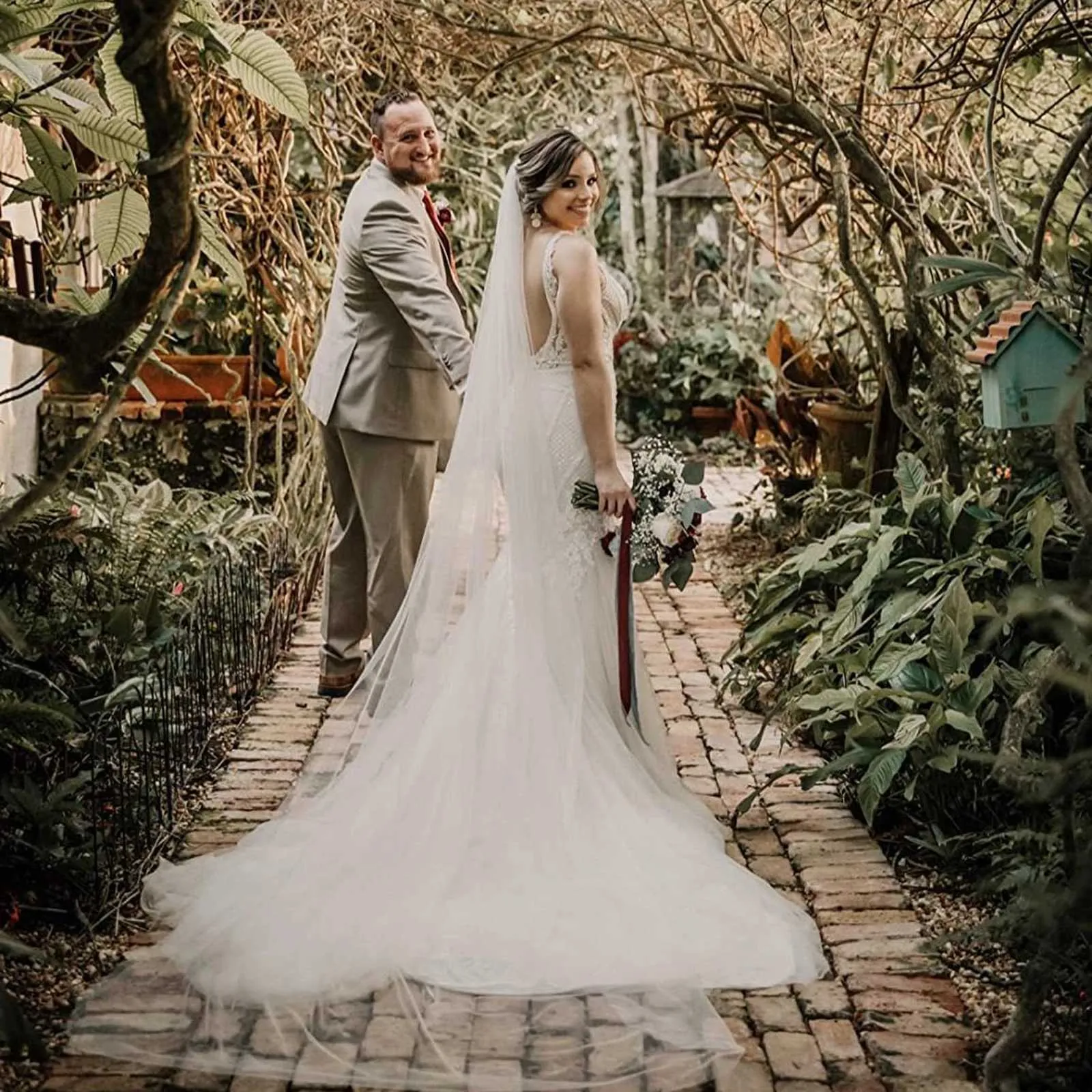 Gioielli per capelli M92 Velo lungo con pettine Velo da sposa semplice a cattedrale, 1 strato, bordo tagliato, tulle morbido trasparente, 120 pollici di larghezza_voghion.com