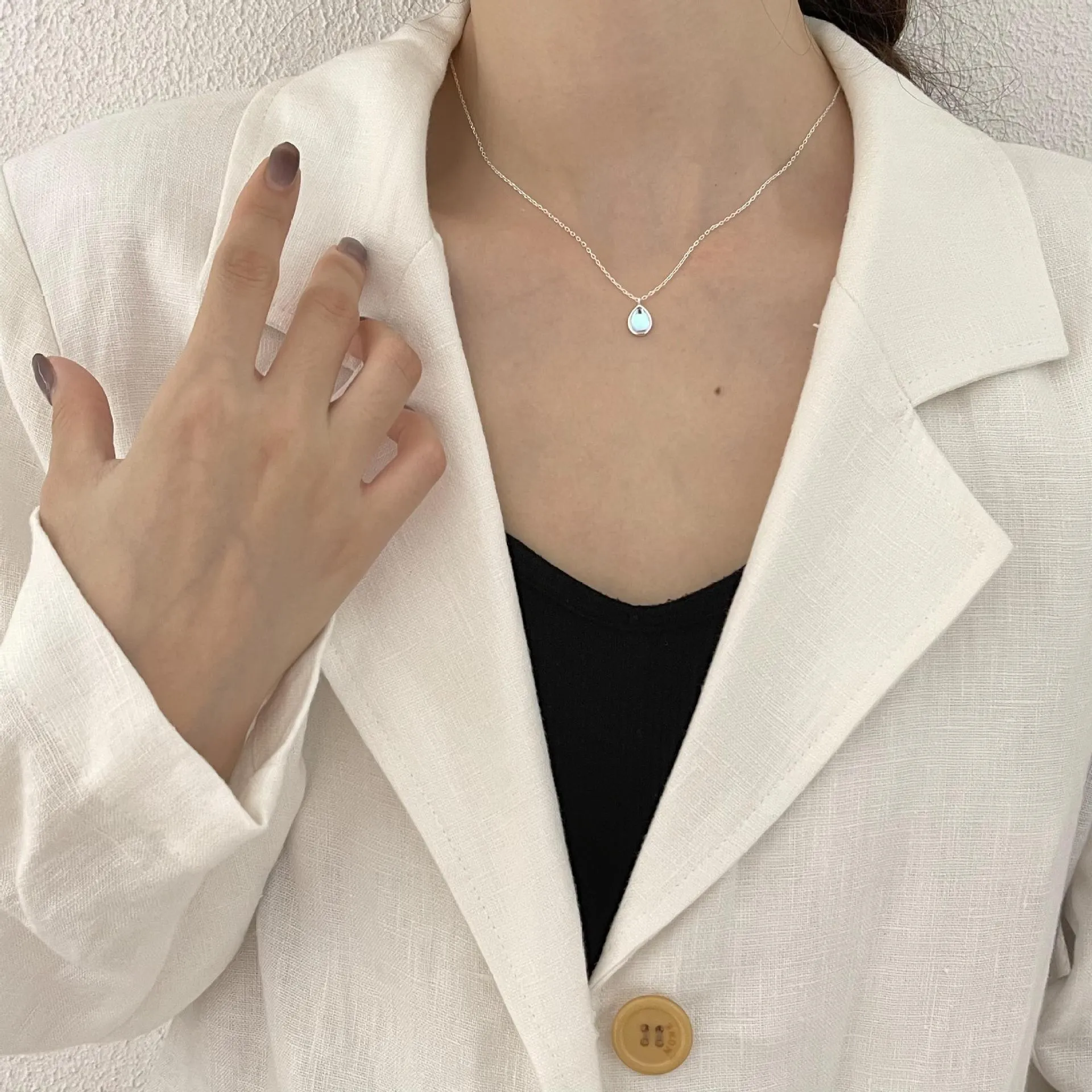 Chaînes Amaiyllis Sterling Sier Collier minimaliste en forme de goutte d'eau Personnalité simple Accessoires sauvages Bijoux_voghion.com