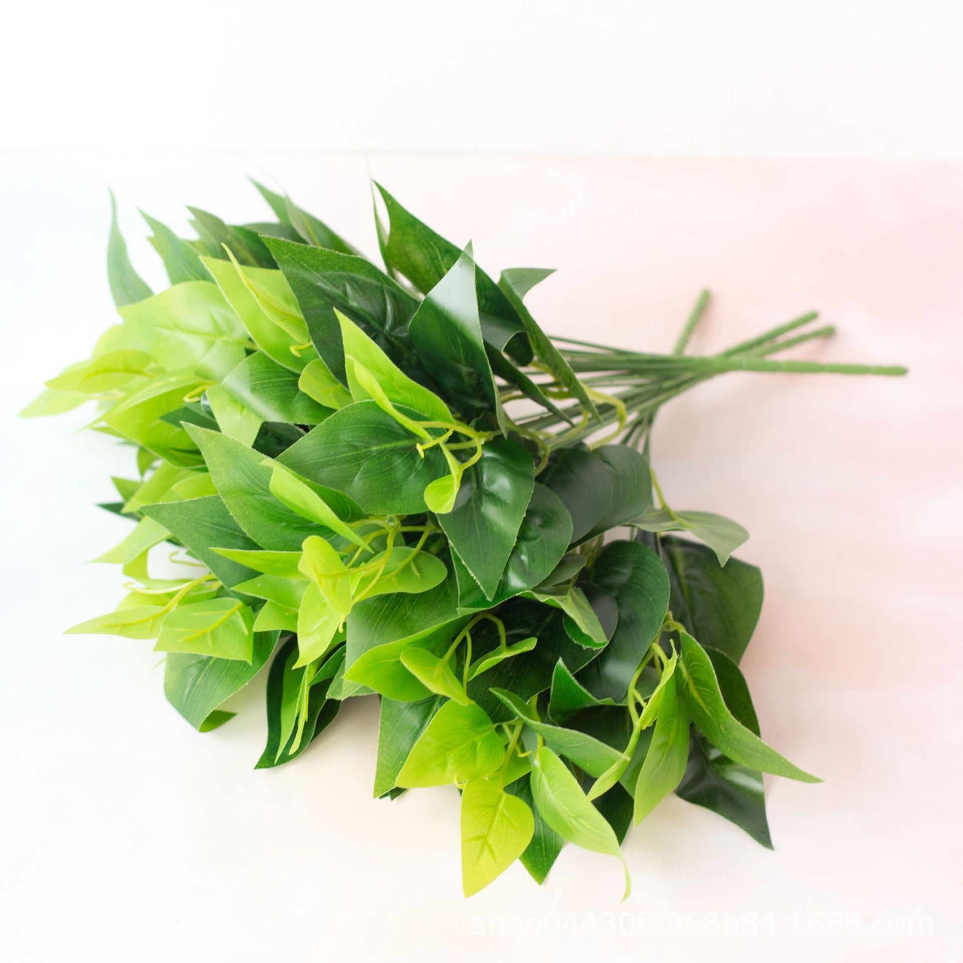 Materiali per pareti vegetali Ingegneria foglia verde sempreverde a 7 forcelle Foglia sempreverde fiore artificiale Materiali per pareti vegetali da interno_voghion.com