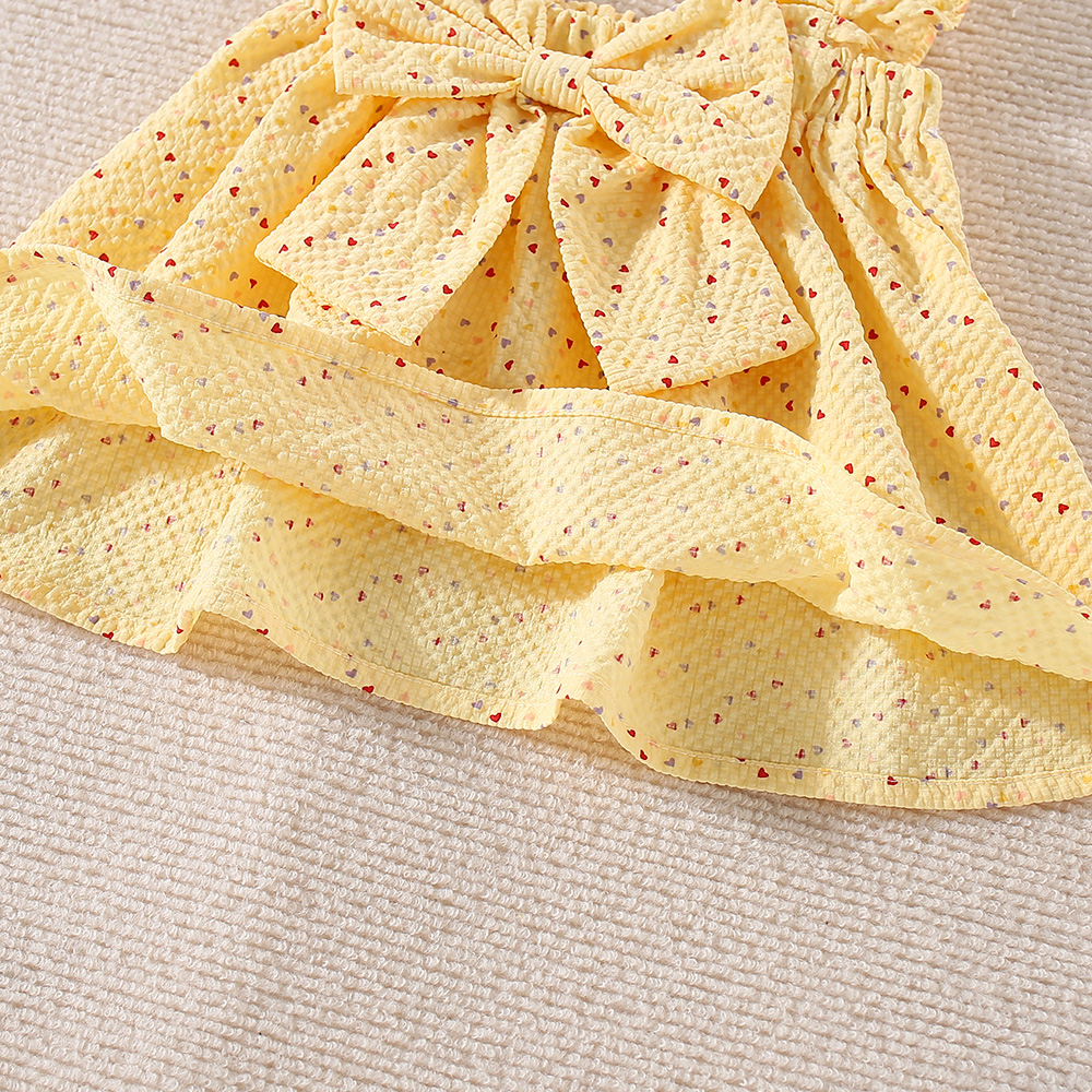 Peutermeisjes kinderkledingset van katoen, klein hartje, bedrukt, geel/roze strik, top en short_voghion.com