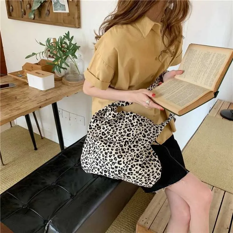 Japanische und koreanische Ins moderne kleine Messenger-Tasche aus Canvas mit Leopardenmuster für weibliche Studentinnen Y241026_voghion.com
