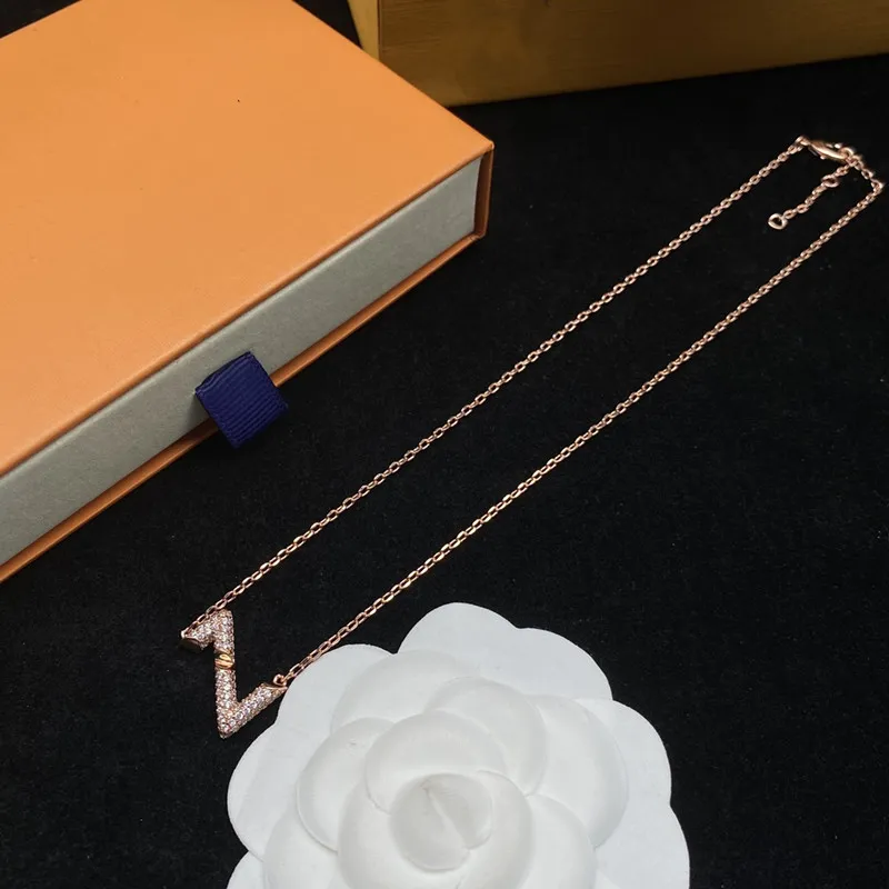 Mit BOX Klassische Titanstahl-Buchstabenkette Designer Damen Gold Silber Halsketten Herren Geschenk Freundin Hochzeit_voghion.com