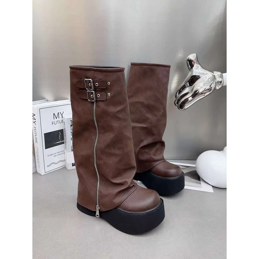 Stivali da stilista alla moda in stile britannico Martin per le donne 2024 Nuovo autunno/inverno Stivali corti con suola spessa e piccoli pantaloni,_voghion.com