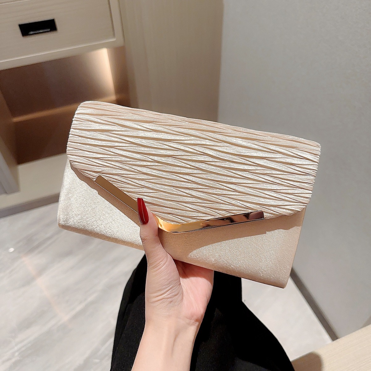 Ladies satin socialite temperament flip handbag, formal dress bag, pleated design banquet handbag