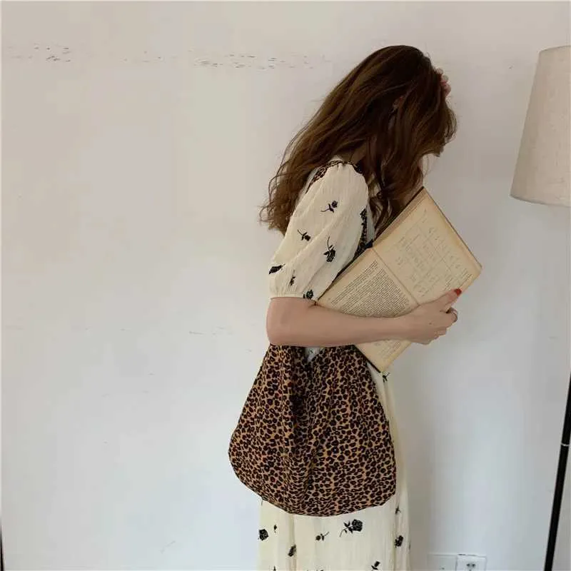 Japanische und koreanische Ins moderne kleine Messenger-Tasche aus Canvas mit Leopardenmuster für weibliche Studentinnen Y241026_voghion.com