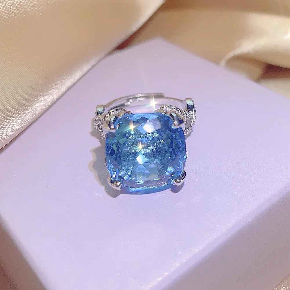 Orecchini e anelli con pietra di zircone blu CZ da 15 carati, alla moda e caldi, per donne, eleganti, classici e dolci, con ciondolo a forma di trifoglio._voghion.com