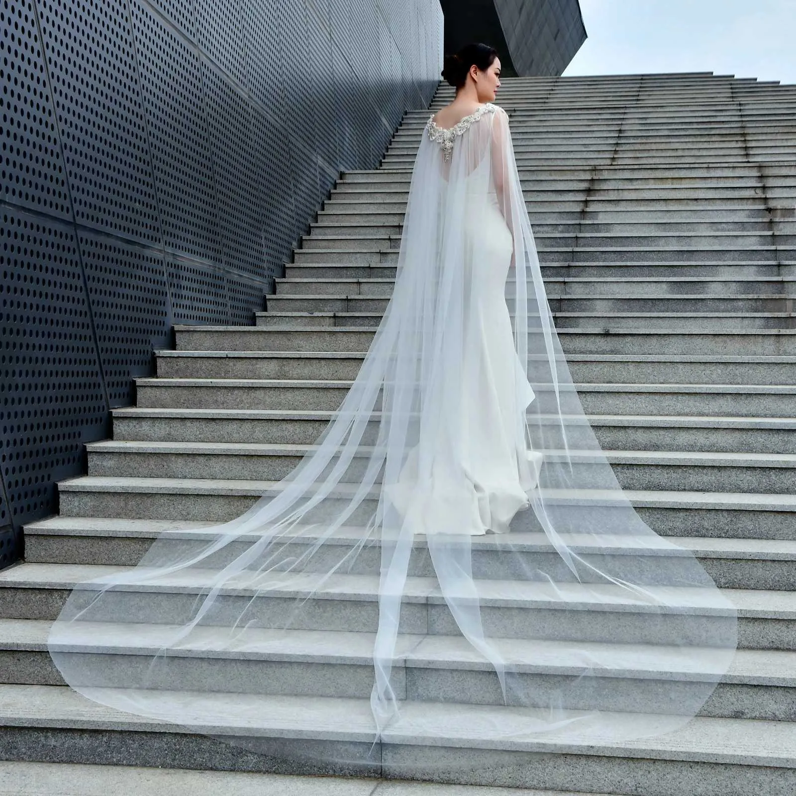 Voile de mariée et cape pour mariage et soirée avec fleurs 3d_voghion.com