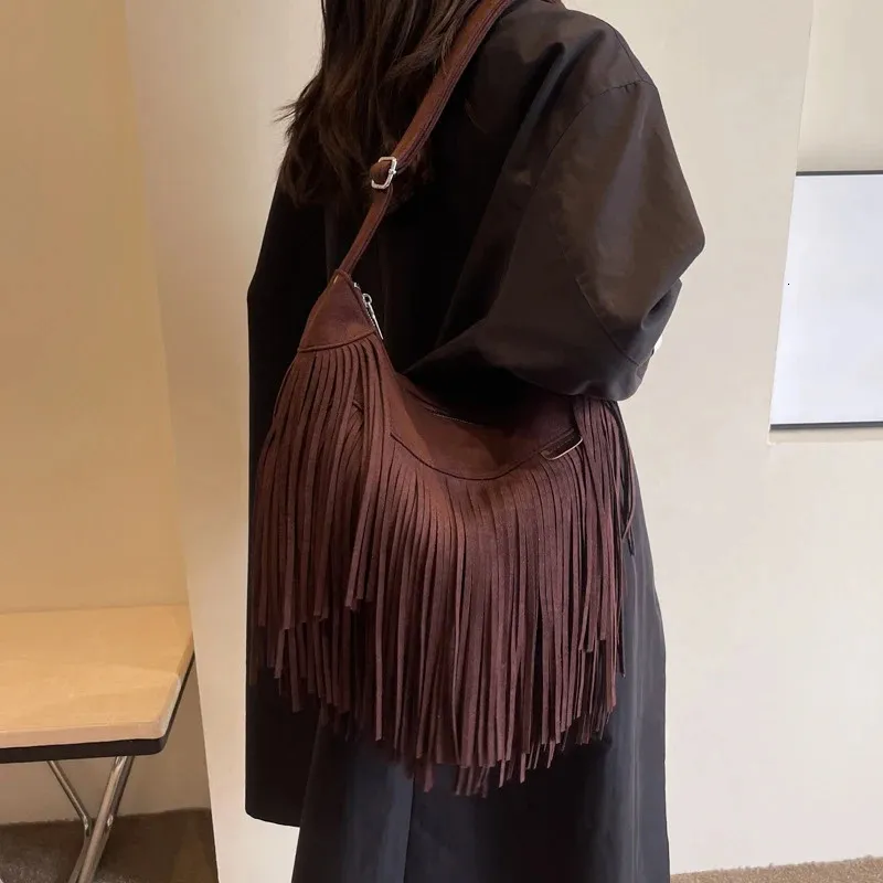 Borse a tracolla in pelle scamosciata con nappe e frange da donna 2024 Borsa a tracolla da donna alla moda Borsa a mano Tote Marrone Nero_voghion.com