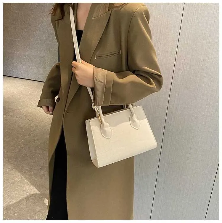 Nya fyrkantiga Crossbody-väskor för kvinnor Mode handväskor och plånböcker Dam axelväska Small Top Handle BagsC241108_voghion.com