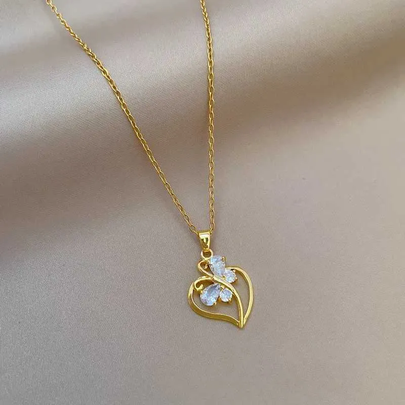 Collane con ciondolo Collana con farfalla d'amore micro-intarsiata alla moda Collana classica con personalità cava in acciaio inossidabile_voghion.com