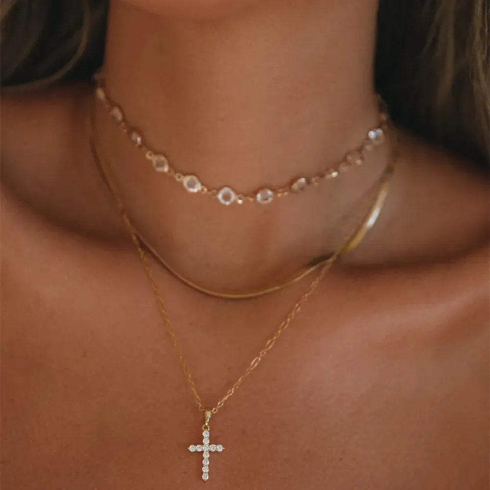 Collier multicouche avec pendentif pièce jésus marie doré_voghion.com