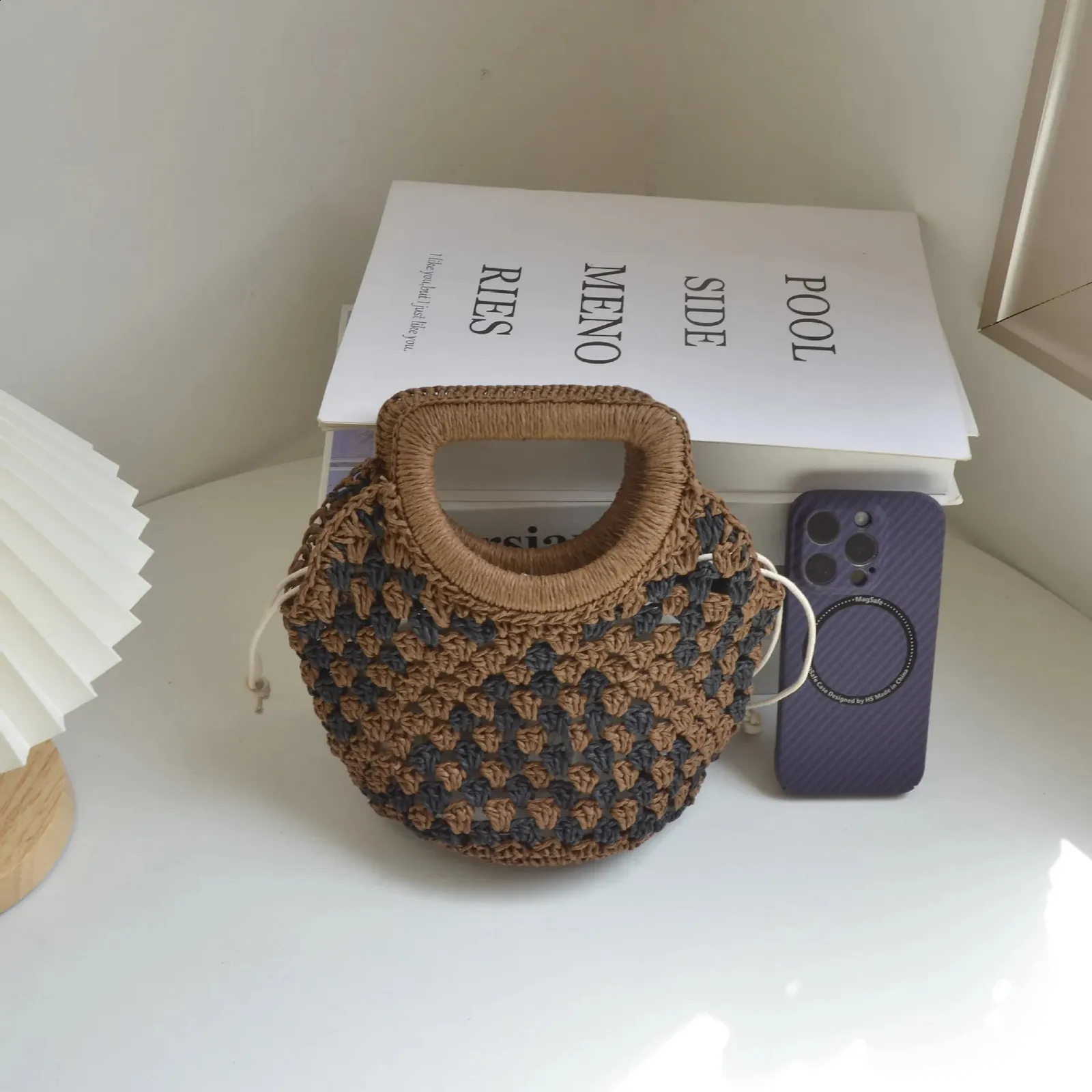 Mode gewebte Strohpapierseil-Handtaschen hohle gehäkelte Eimertasche Sommer Mini-Strandtaschen für Frauen Reisekupplung 240813_voghion.com