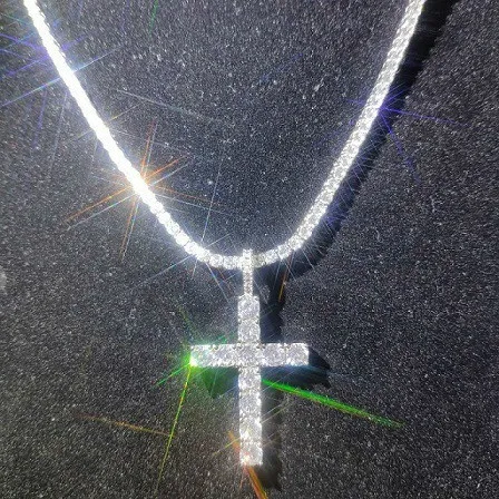 Collier avec pendentifs croix Crucifix en pierre de diamant brillant, en acier inoxydable plaqué platine, bijoux cadeau pour hommes et femmes amoureux