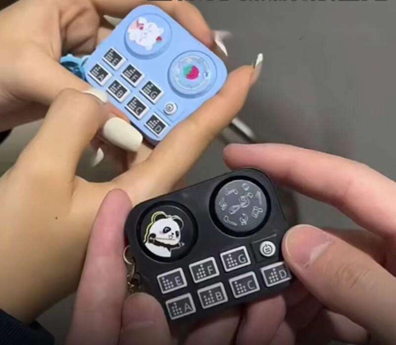 [Exclusivo para estudiantes] Llavero con reproductor portátil, reproductor de discos electrónicos de música y consola de juegos de rompecabezas._voghion.com