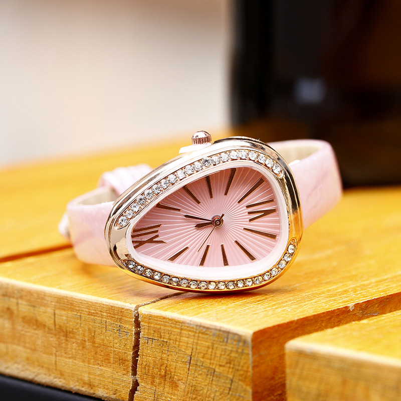 Serpentine Quartz Women's Watch With Diamond Details And Leather_voghion.com