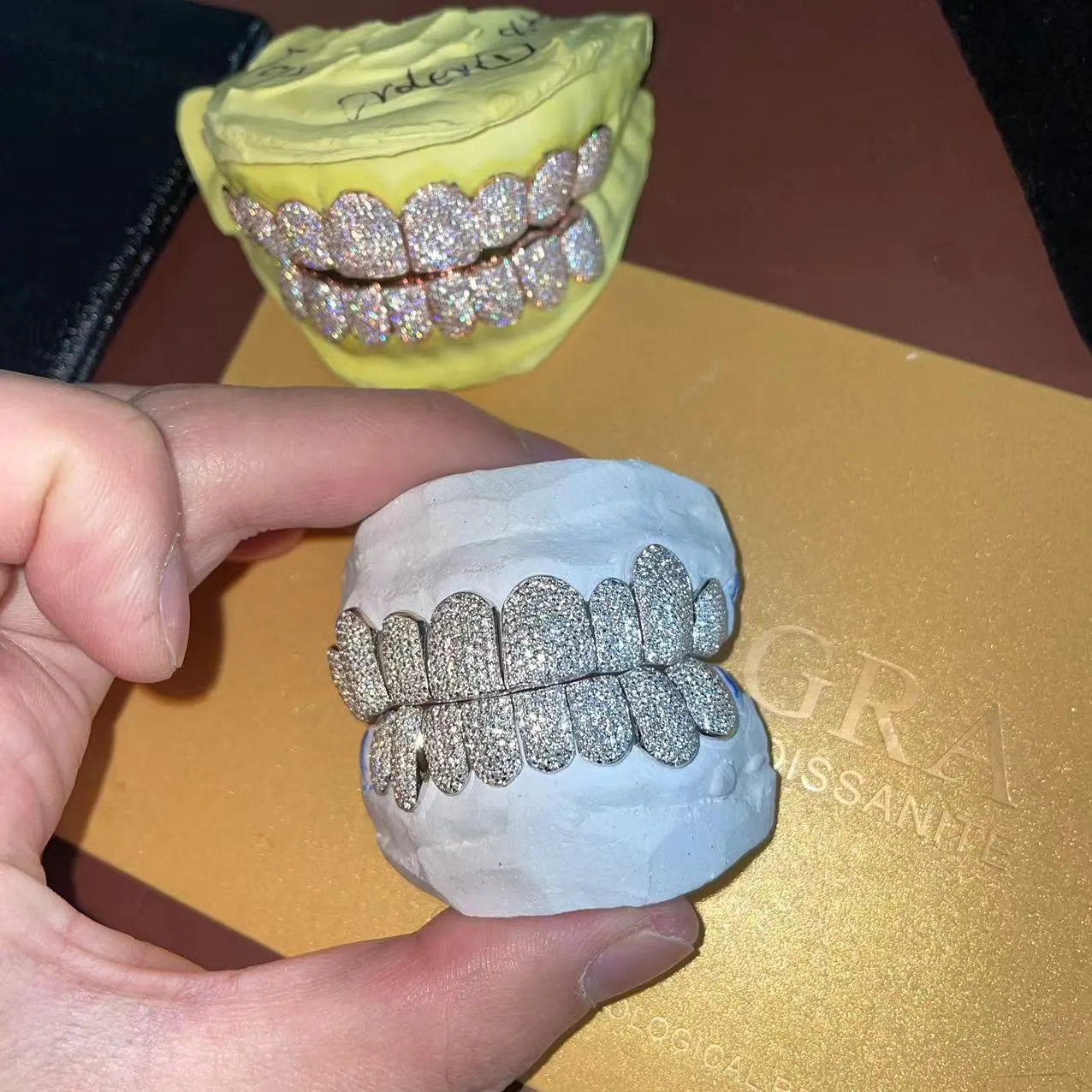 Sparkle Custom Made Hip Hopiced Out Sterling Sier Grills Gold Jewelry Zigzag Setting Vvs Moissanite Teeth Mouth Grillz_voghion.com