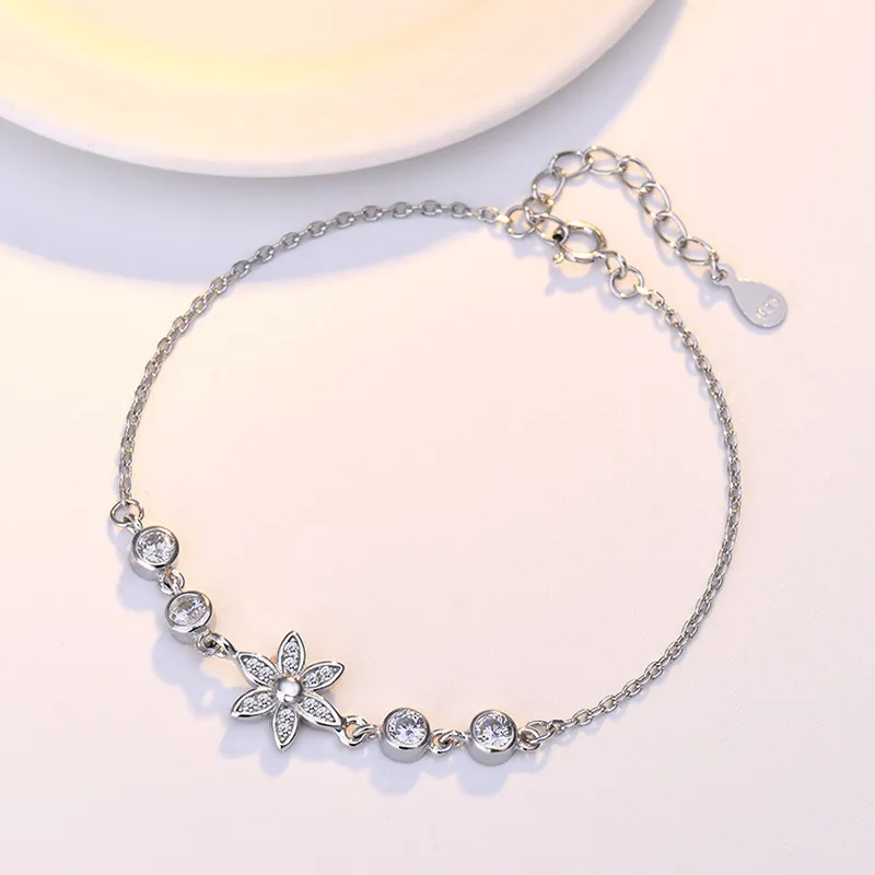 Bracciale charm fiori in cristallo regalo elegante_voghion.com