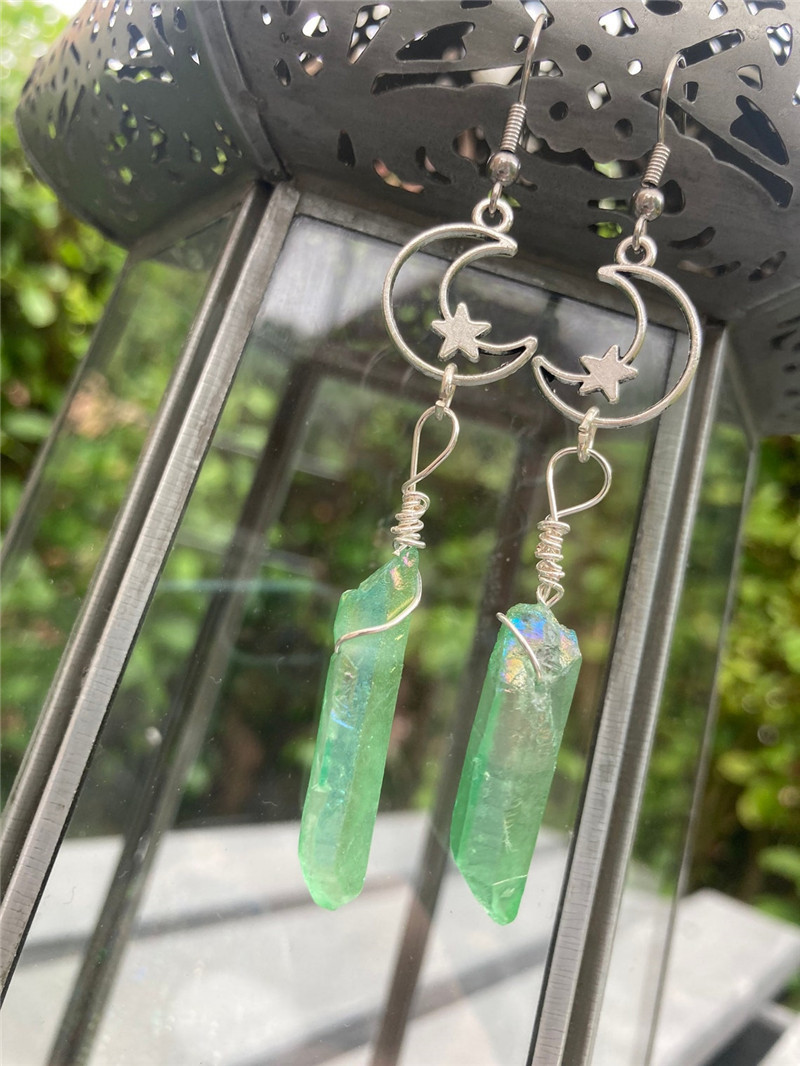 Boucles d'oreilles Charmantes boucles d'oreilles pendantes en cristal vert naturel de lune_voghion.com