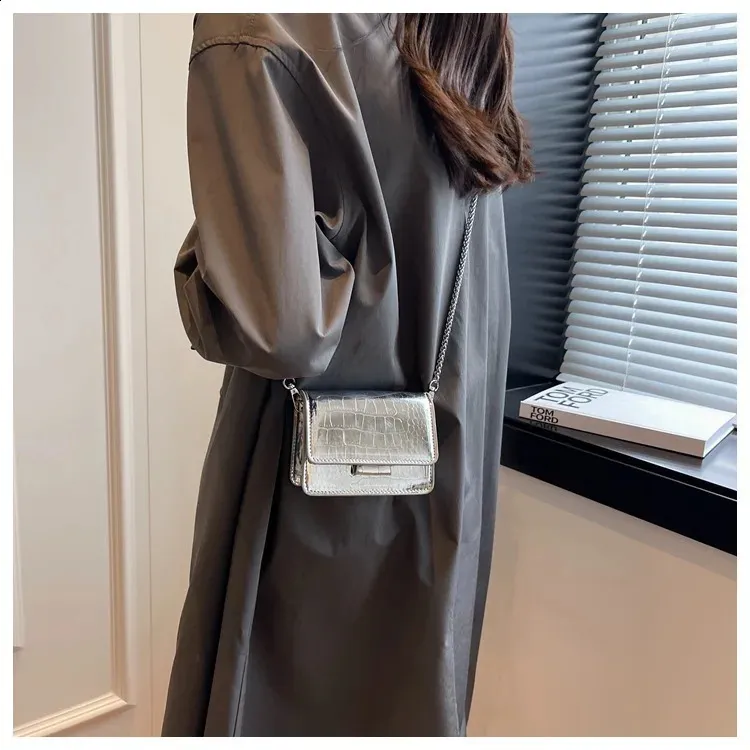 Dieses Jahr superkleine, vielseitige Sommer-Messenger-Tasche mit Kette, modische Mini-Square-SG-Tasche 240827_voghion.com