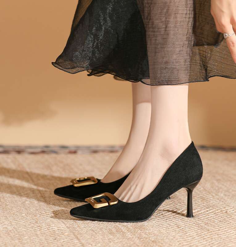 Autunno 2025 Nuove scarpe con tacco alto e punta a punta, in pelle nera, piccole scarpe con tacco sottile_voghion.com