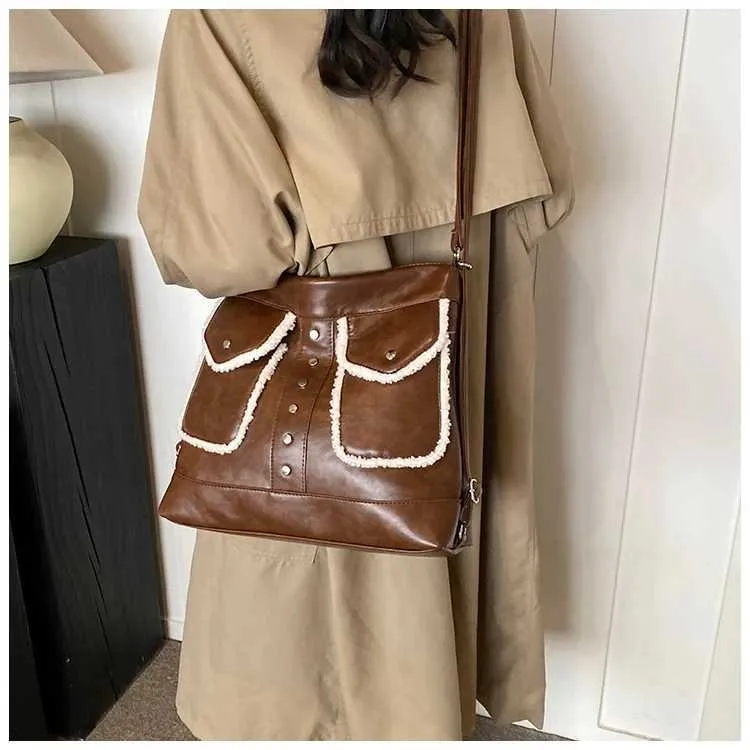 Sac à dos vintage en PU pour femme, sac à bandoulière carré en polaire d'agneau, grande capacité, fourre-tout décontracté pour les déplacements_voghion.com