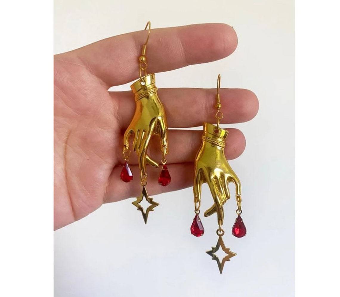 Earrings Gothic Gold Hand and Star Earrings_voghion.com