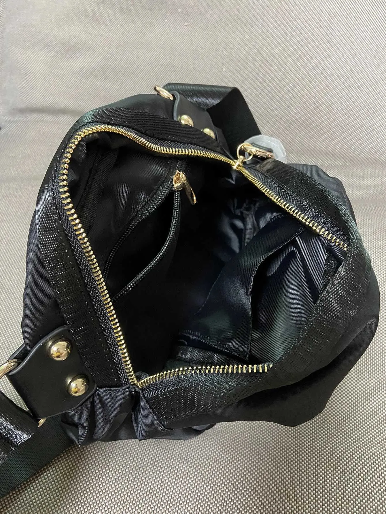 Sac à bandoulière minimaliste décontracté noir de petite taille pour le sport, le rangement en plein air, le nylon, le pack fantaisie C241022_voghion.com