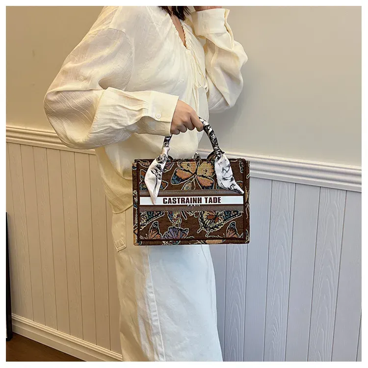 Freies Verschiffen 2025 Designer Umhängetaschen für Womans Handtasche Klappe Frauen Messenger Crossbody Gedruckt Stickerei Tasche_voghion.com