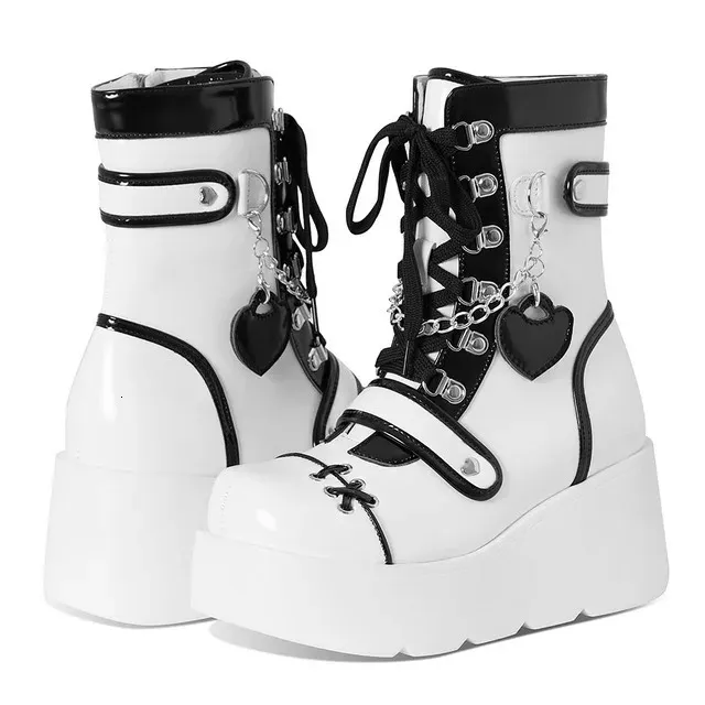 Rock Damenschuhe Herbst Neue Kurze Stiefel mit dicken Sohlen Herzförmiges Kreuz Metalldekoration Punk Style Gothic 240620_voghion.com