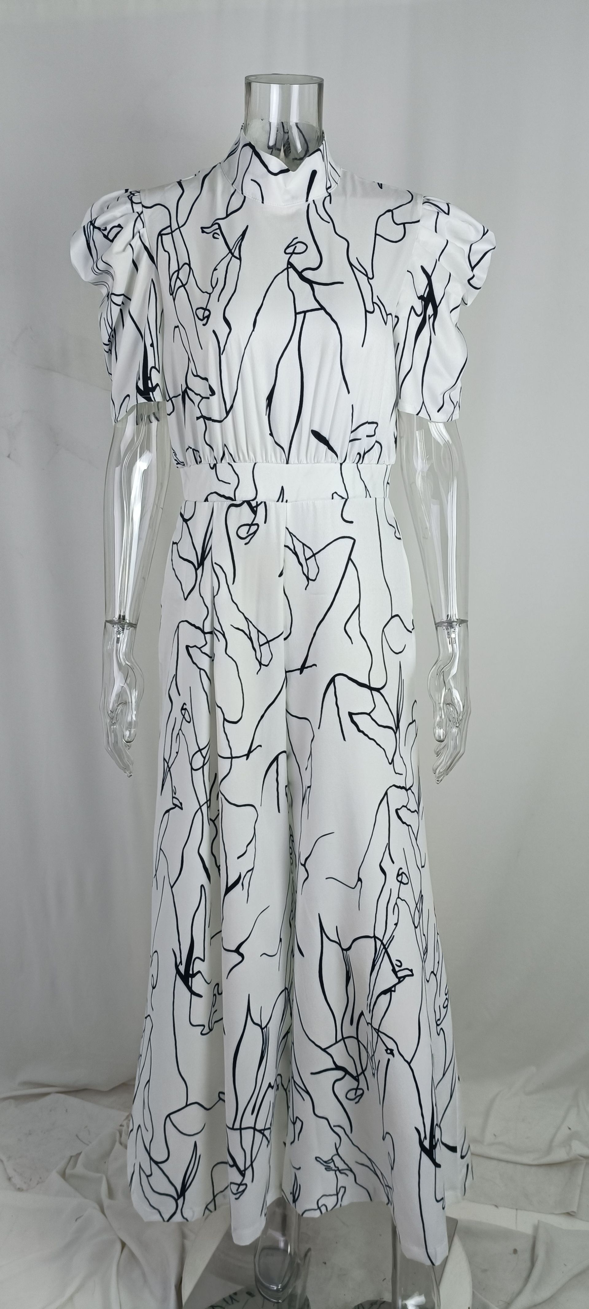 fashionable and elegant short-sleeved halter neck art print jumpsuit_voghion.com