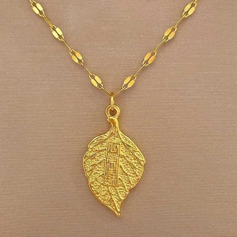 Kettingen Klassieke Retro Rijke Ketting Mode Persoonlijkheid Esdoornblad Eenvoudige Sleutelbeenketting Hanger Cadeau Geven_voghion.com