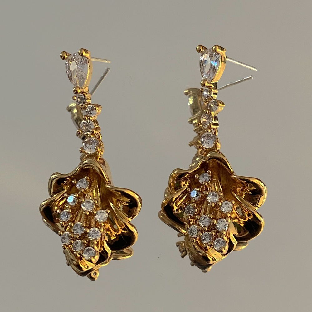 Fashionable and high-end copper plated real gold trumpet flower earrin, niche light luxury zircon silver needle_voghion.com