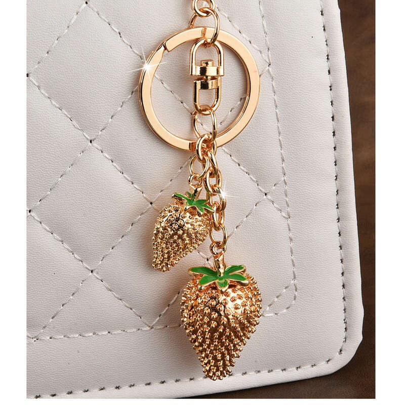 Portachiavi in lega alla moda con ciondolo a forma di fragola, per auto da donna_voghion.com