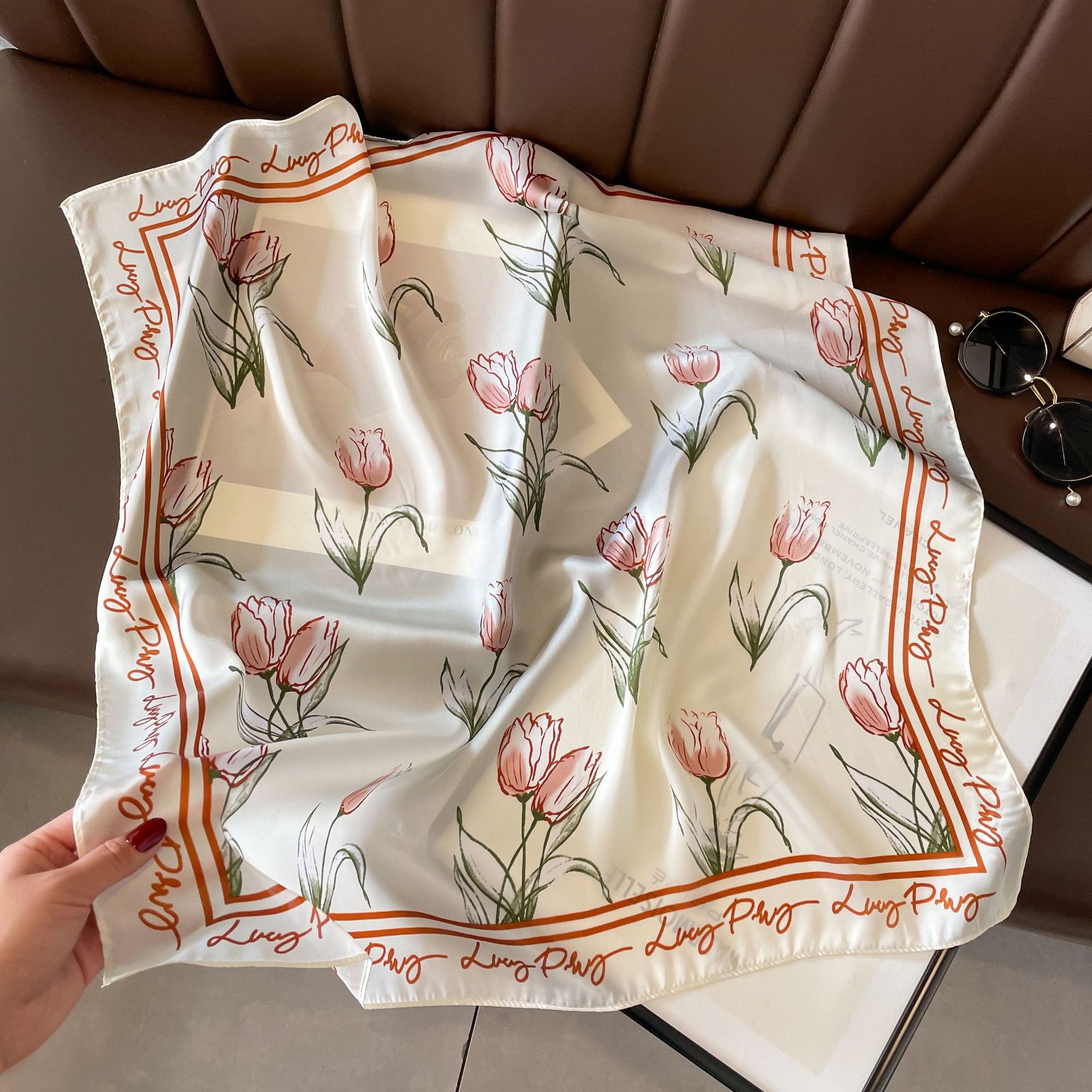 Sciarpa decorativa piccola a scialle da donna in raso quadrato di seta coreana con fiore pianta coreana di nuovo stile 70 cm_voghion.com