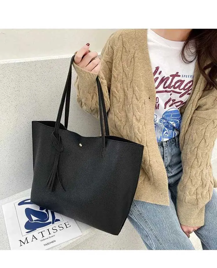 Women's Large Shoulder Bag With Tassel And Lychee Pattern_voghion.com