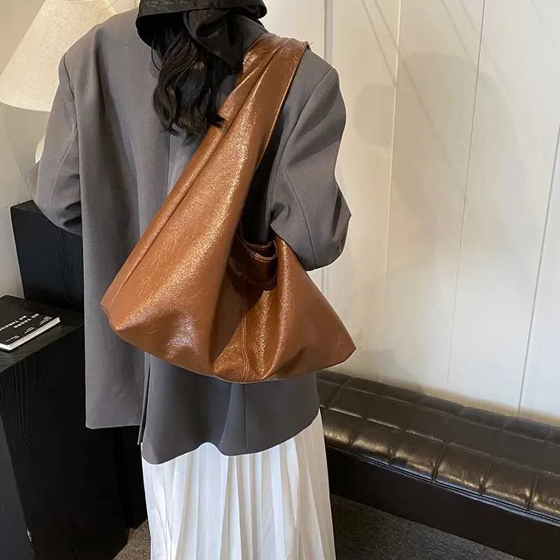 Sac à bandoulière d'hiver pour femme en cuir PU de grande taille LEFTSIDE Design 2024 Nouvelle tendance Y2K Sacs à main et portefeuilles_voghion.com