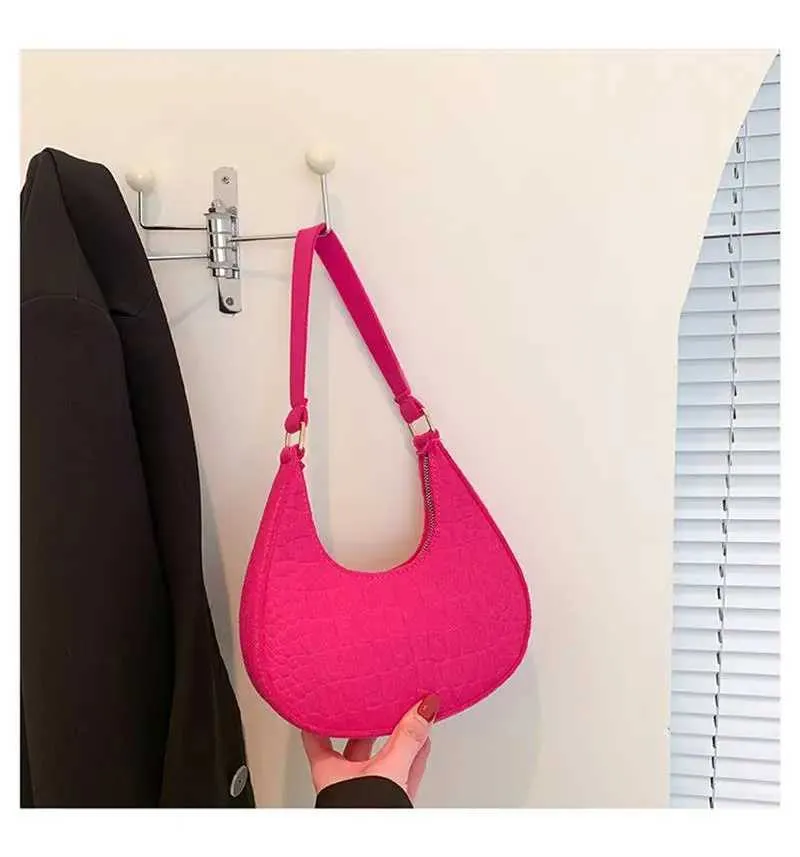 2023 mode Frauen Koreanische Neue Stein Muster Unterwäsche Casual Schulter Filz Einfarbig Handtasche Crescent Sattel Tasche_voghion.com