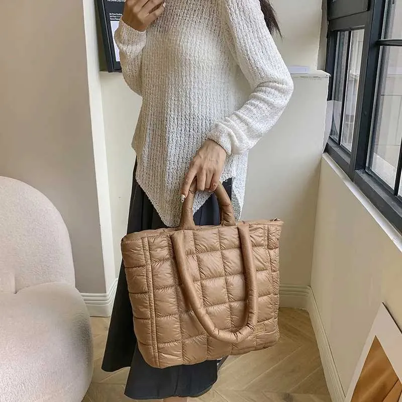 Geantă de umăr pufoasă de designer pentru femei, geantă de lenjerie de pat, bumbac cu puf, capacitate mare, geantă de cumpărături de iarnă Y241115_voghion.com